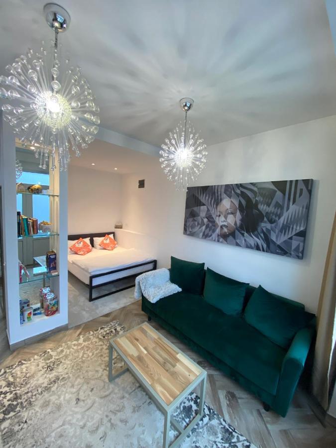 Garden Apartament Petrila المظهر الخارجي الصورة